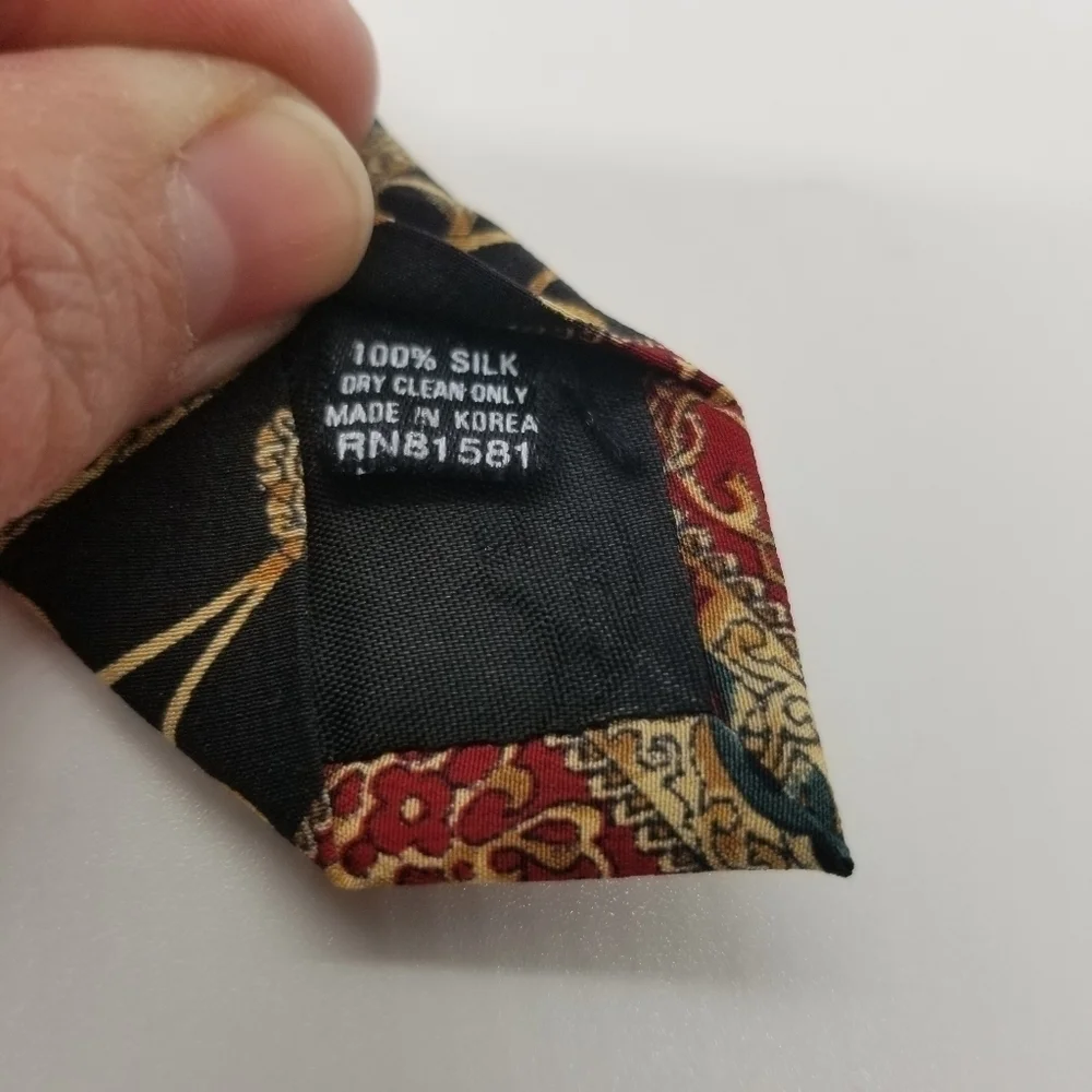 Metropolitan Museum of Art vintage silk tie black red gold